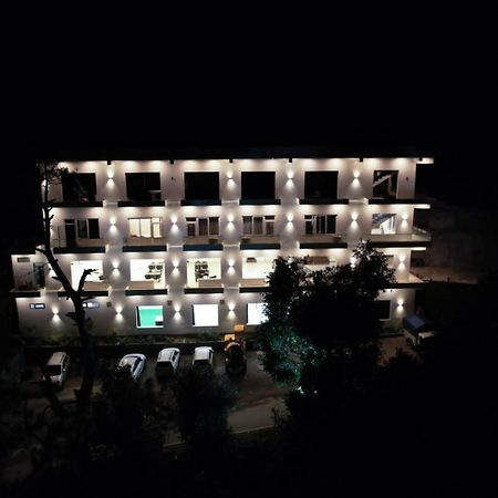 Hotel Candle Wood ชามบา ภายนอก รูปภาพ